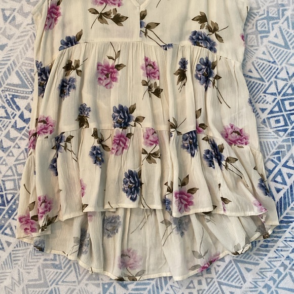 American Eagle Flowy Floral Top - Picture 4 of 5